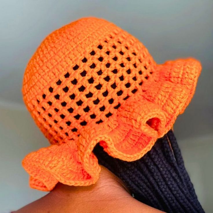 Chapeau couleur orange pour femme